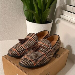 Elegant European Plaid Loafers with Tassels